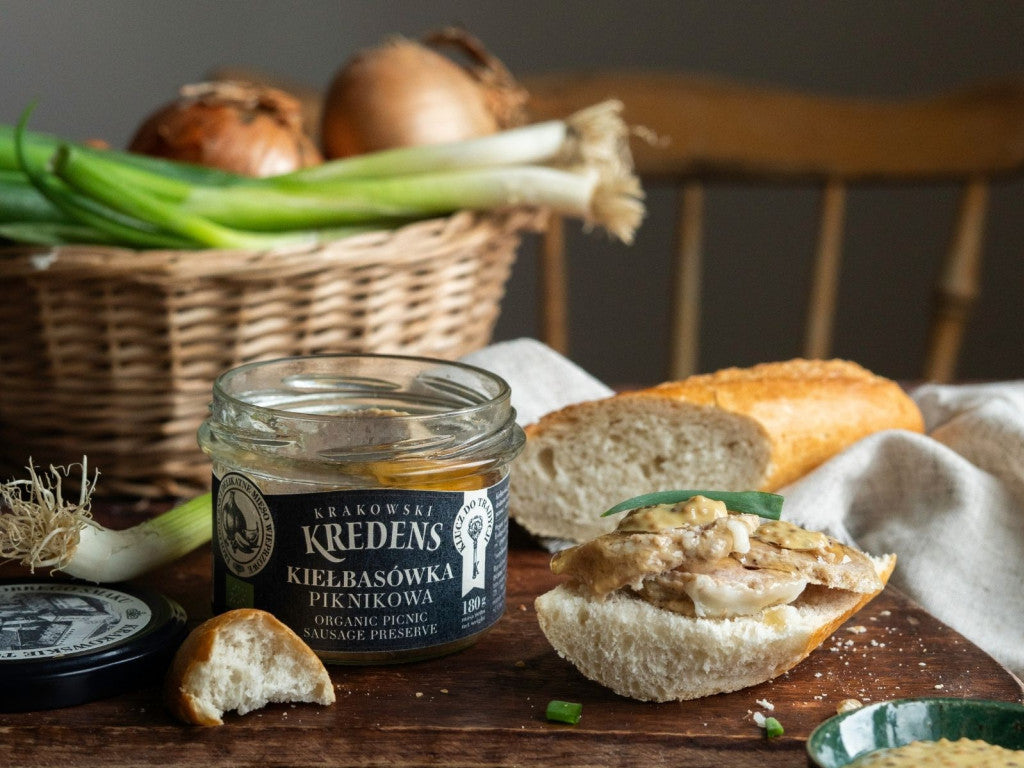 Co spakować na majówkę? Piknikowy kredens premium