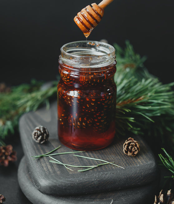"ROZGRZEWAJĄCY EARL GREY Z SYROPEM Z PĘDÓW SOSNY"